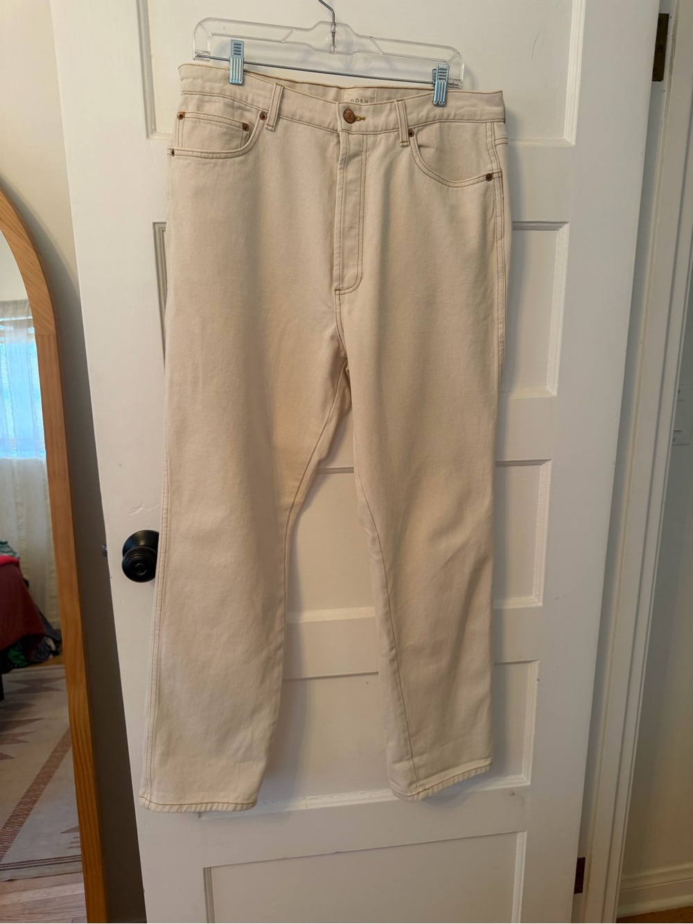 Doen Straight-Leg Diana Jean in Cream. Size 32.